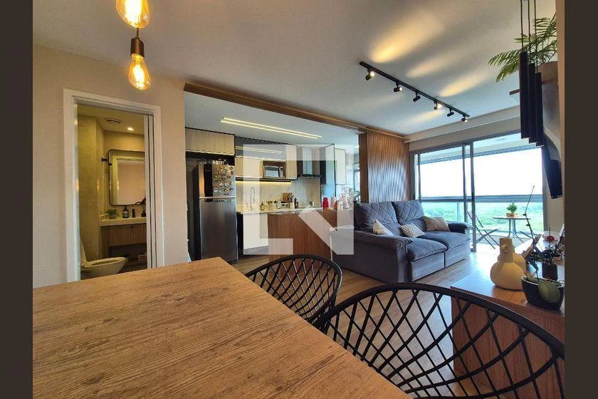 Glass-enclosed balcony in a 2-bedroom apartment, 82 m² — photo 2