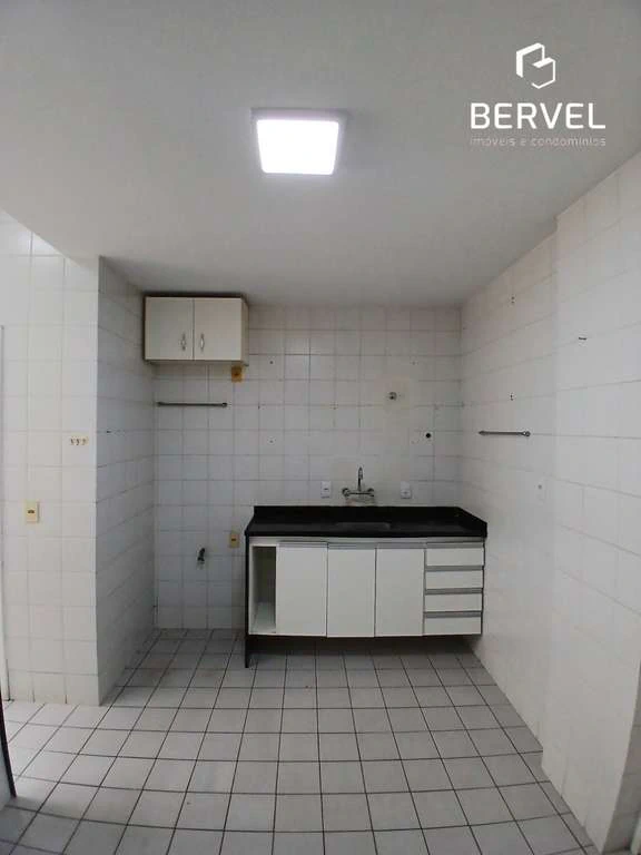 2-bedroom apartment with private BBQ and 1 parking spot — photo 4
