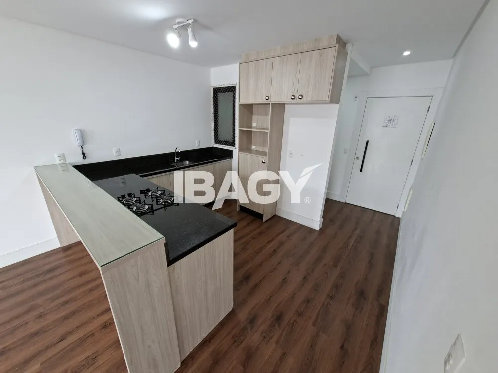 Loft de 1 dormitório com cozinha americana e varanda