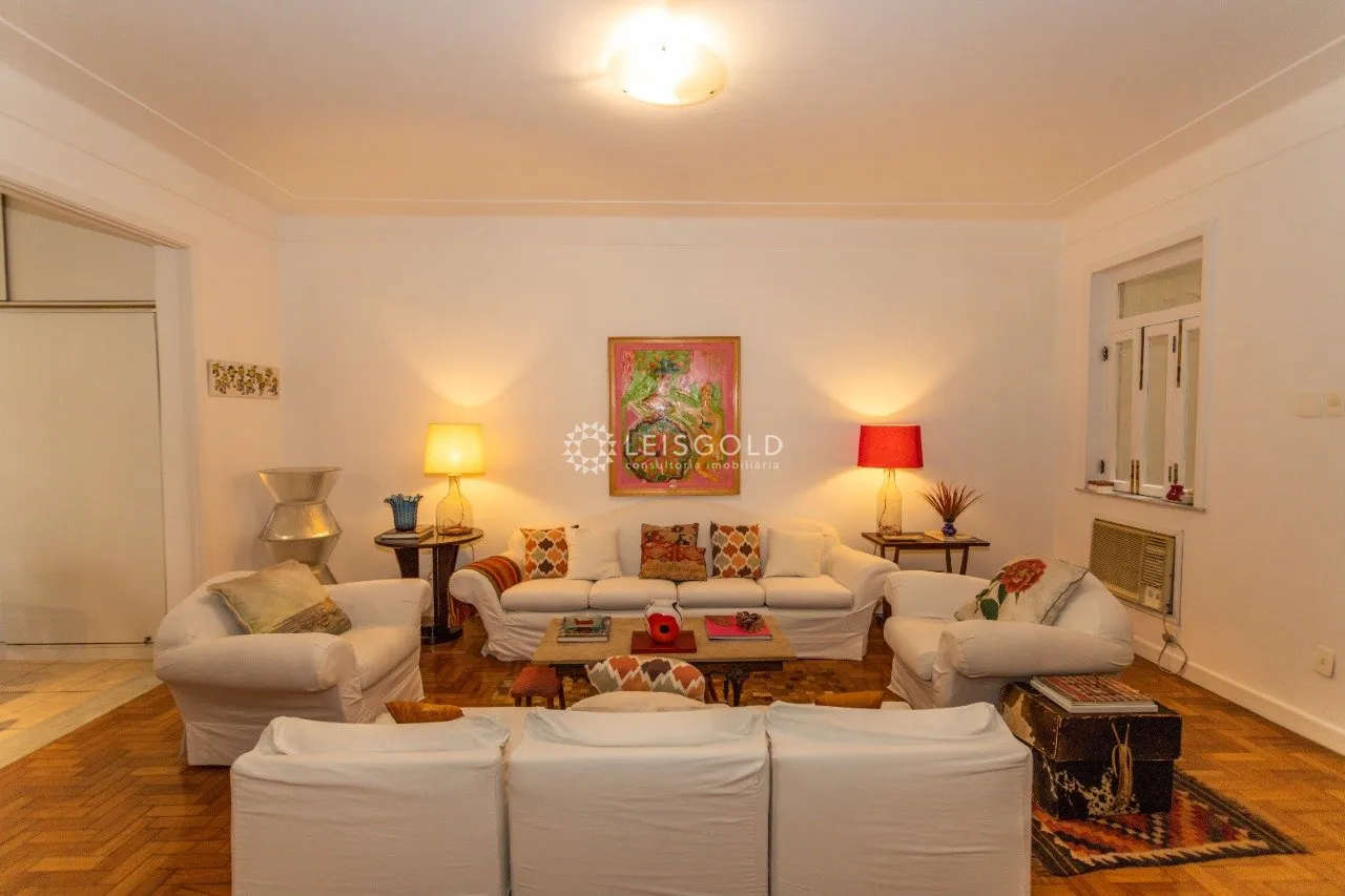 Home office in a 4-bedroom apartment, 220 m² — photo 11