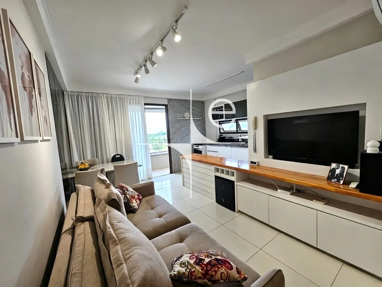 Apartment on the 4th floor with a glass-enclosed balcony — photo 5