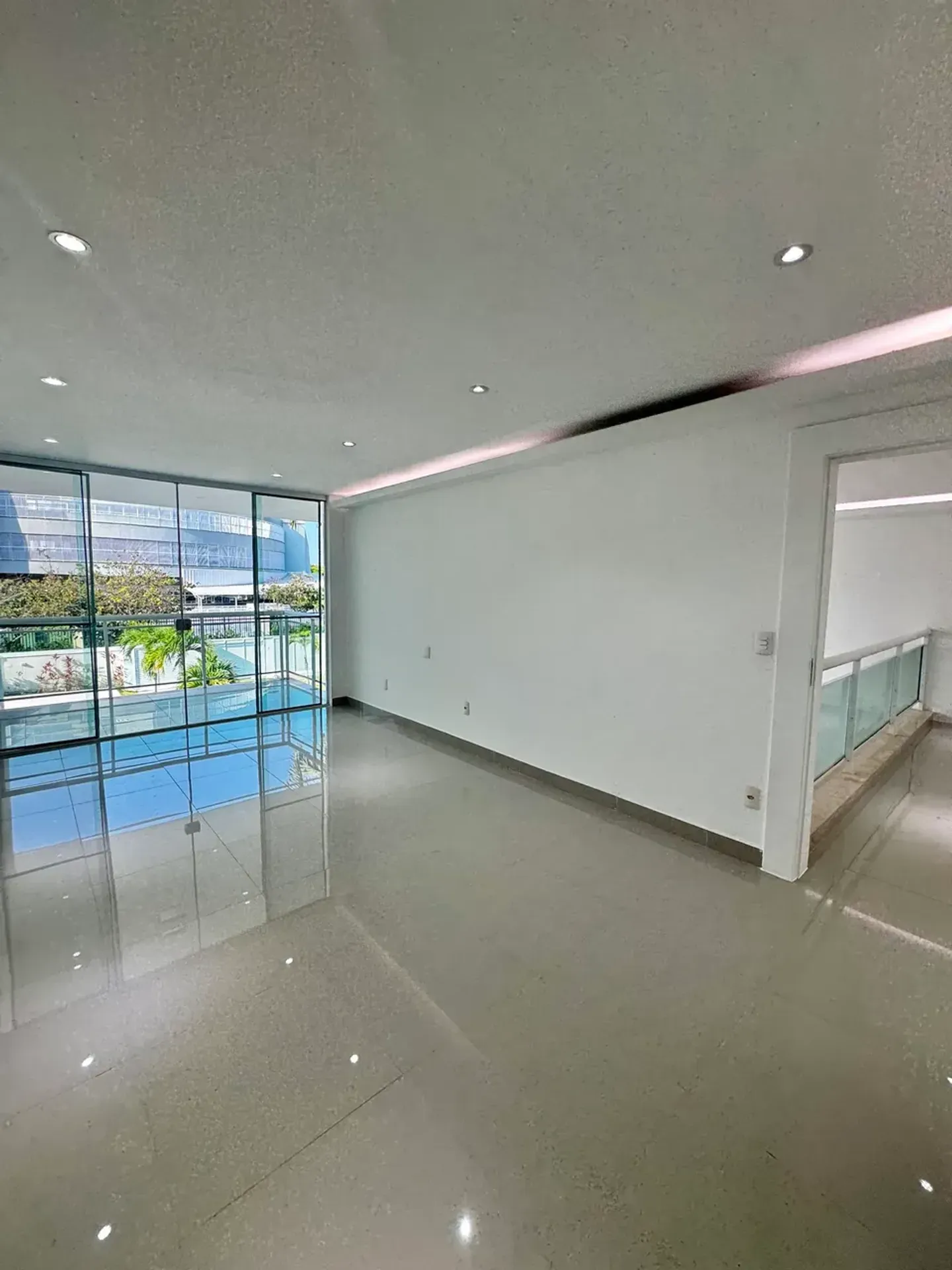Unfurnished house with 5 bedrooms and 5 bathrooms — photo 24
