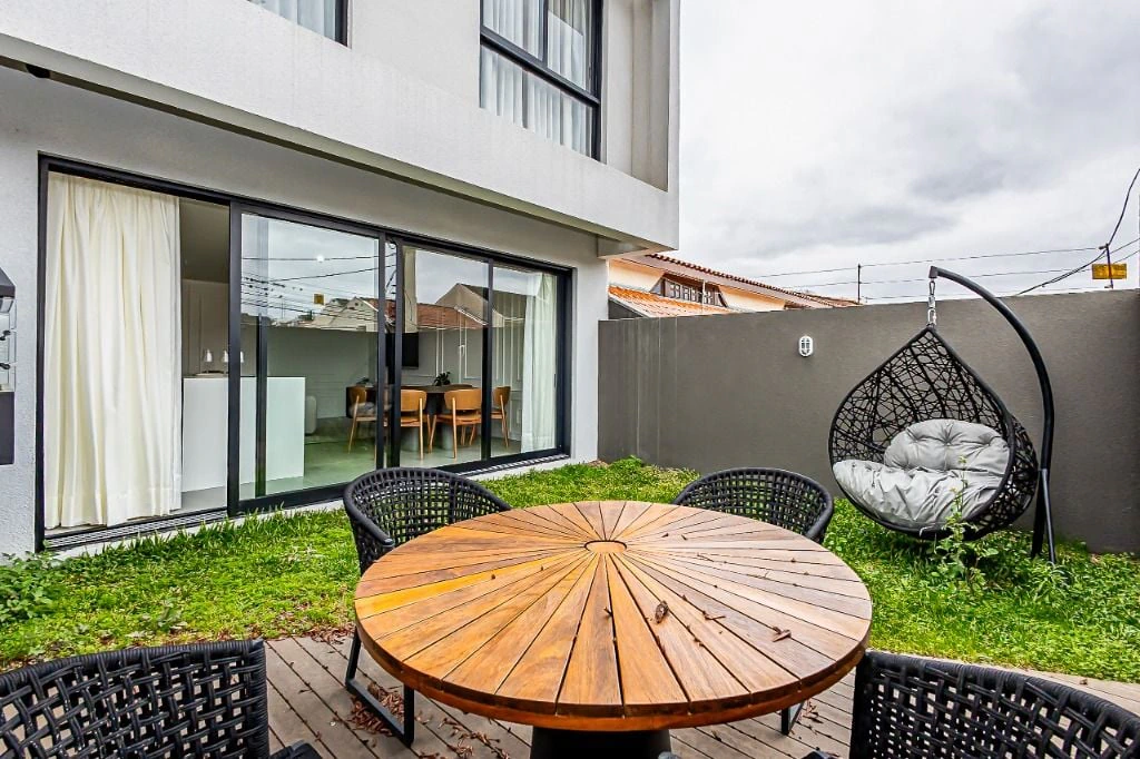 Floor-to-ceiling windows in a 3-bedroom house, 137 m² — photo 3