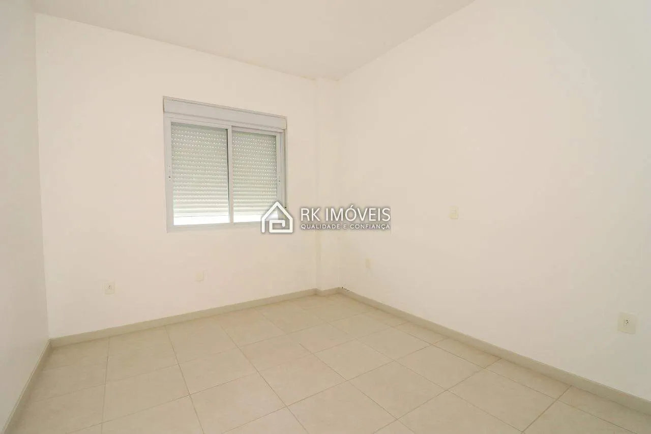 Unfurnished 1-bedroom apartment with balcony and 1 parking spot — photo 4