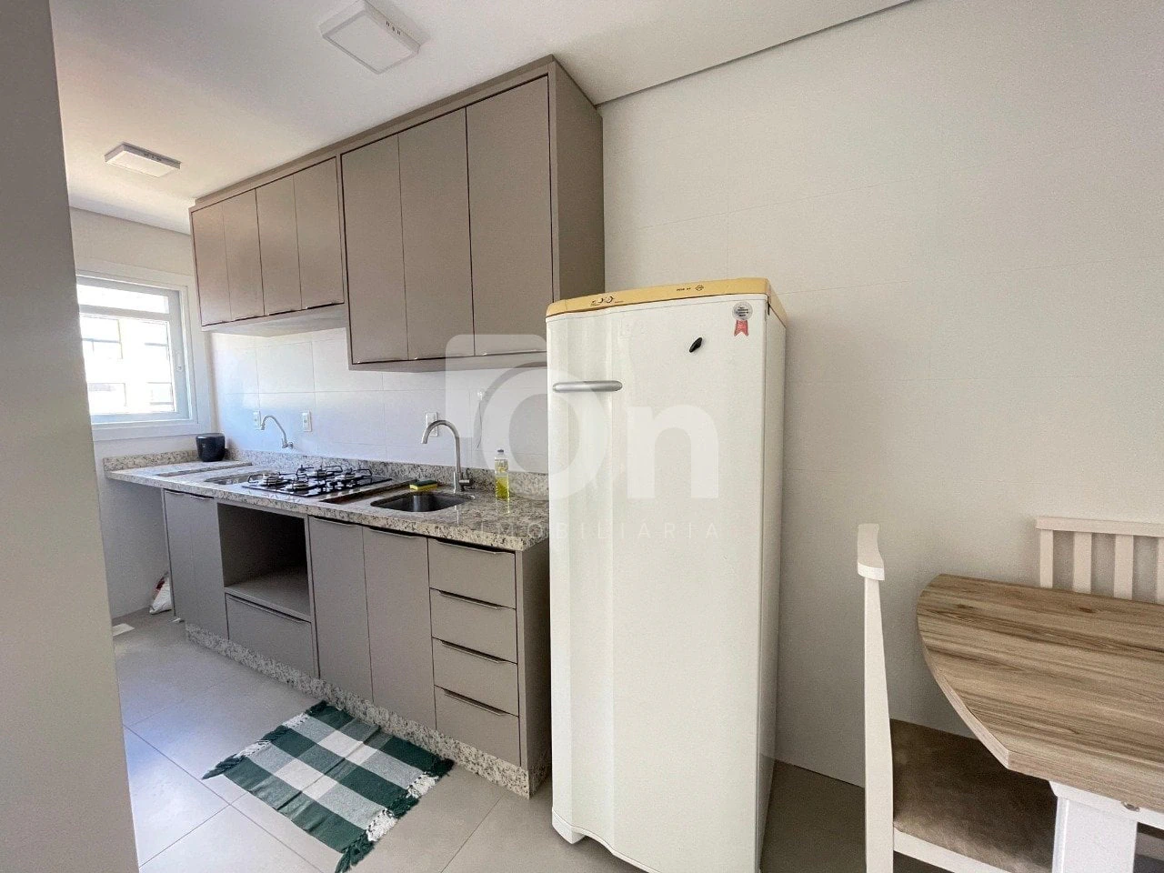 One-bedroom apartment in a building with a coworking space — photo 8
