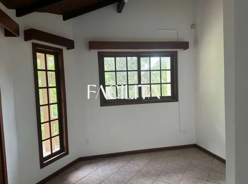 House with 3 bedrooms and a private garden — photo 18