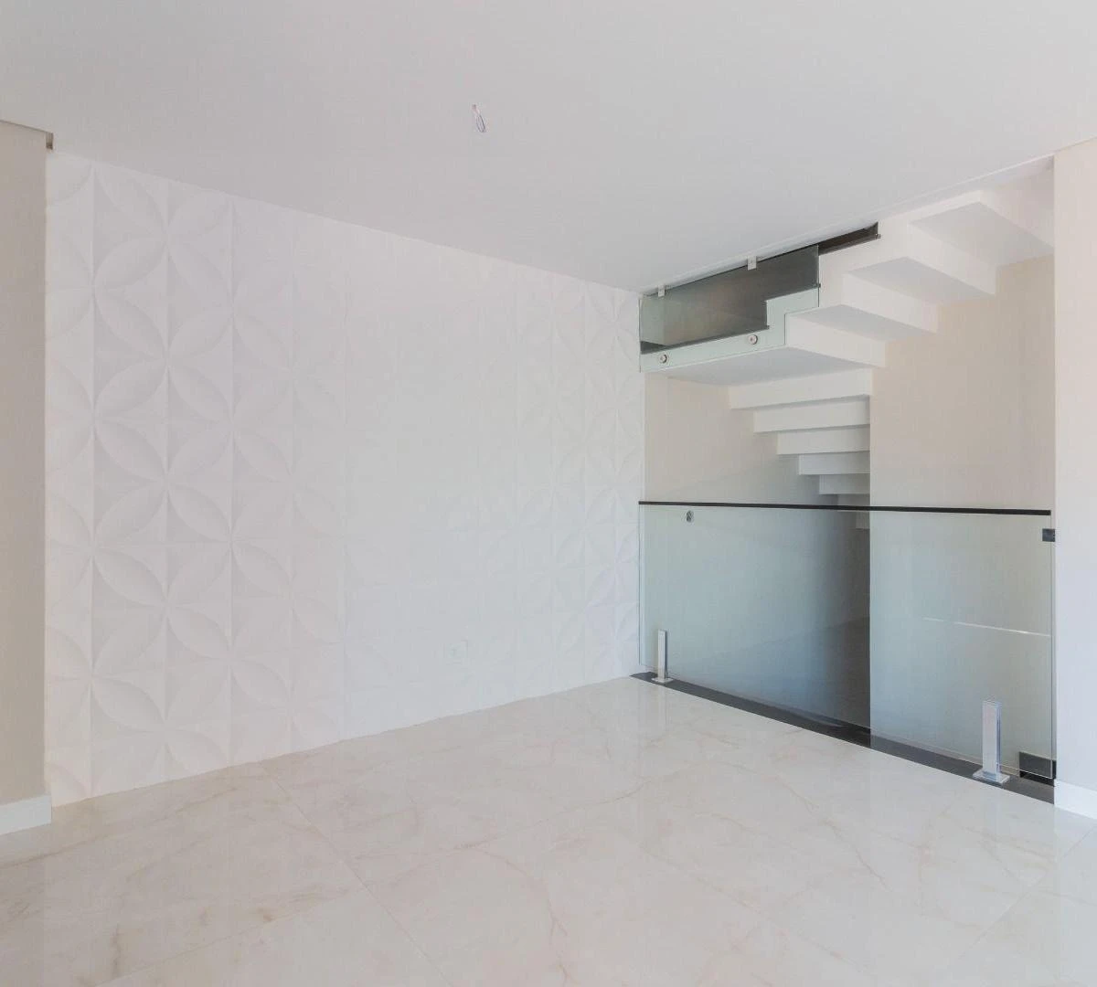 Modern house with 4 en-suite bedrooms and 6 parking spots — photo 26