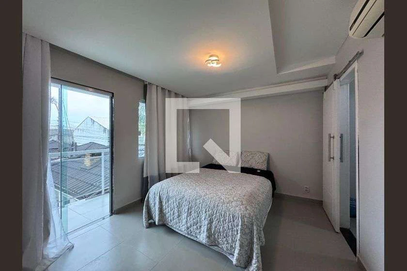 House 280 m² with 4 bedrooms and 3 bathrooms — photo 4