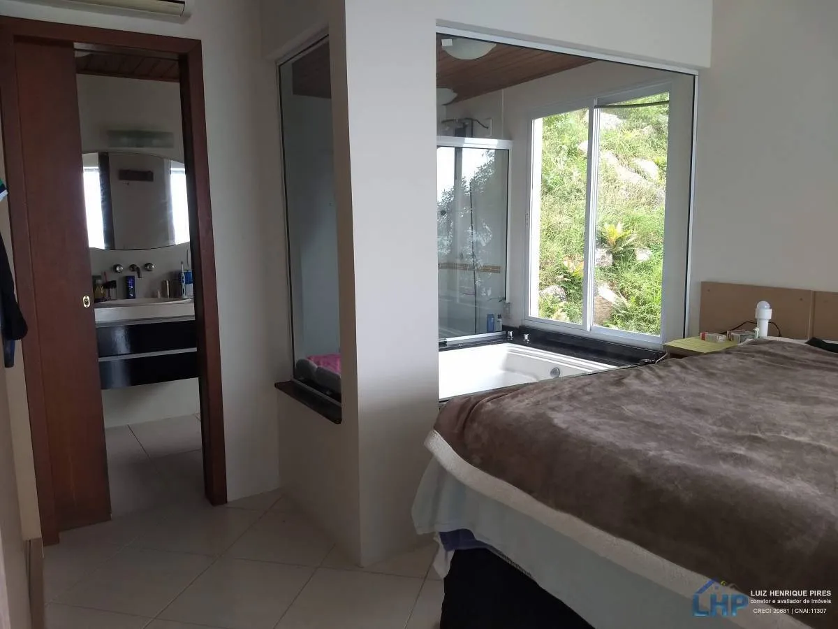 5-bedroom house with a water view in Florianópolis — photo 3