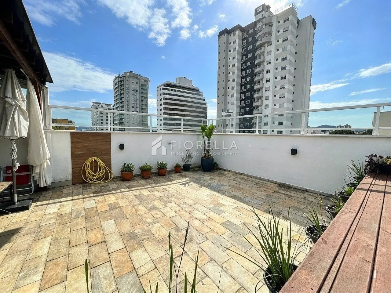 Furnished apartment, 184 m², with a glass-enclosed balcony — photo 26