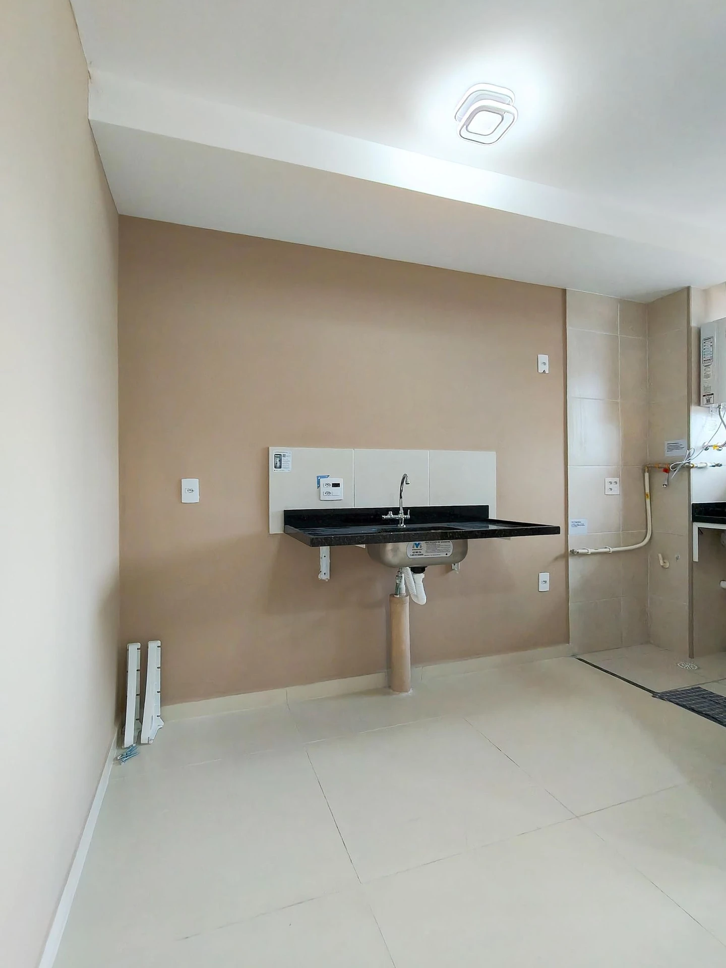 Apartamento com 2 quartos e varanda de vidro fechada — photo 20