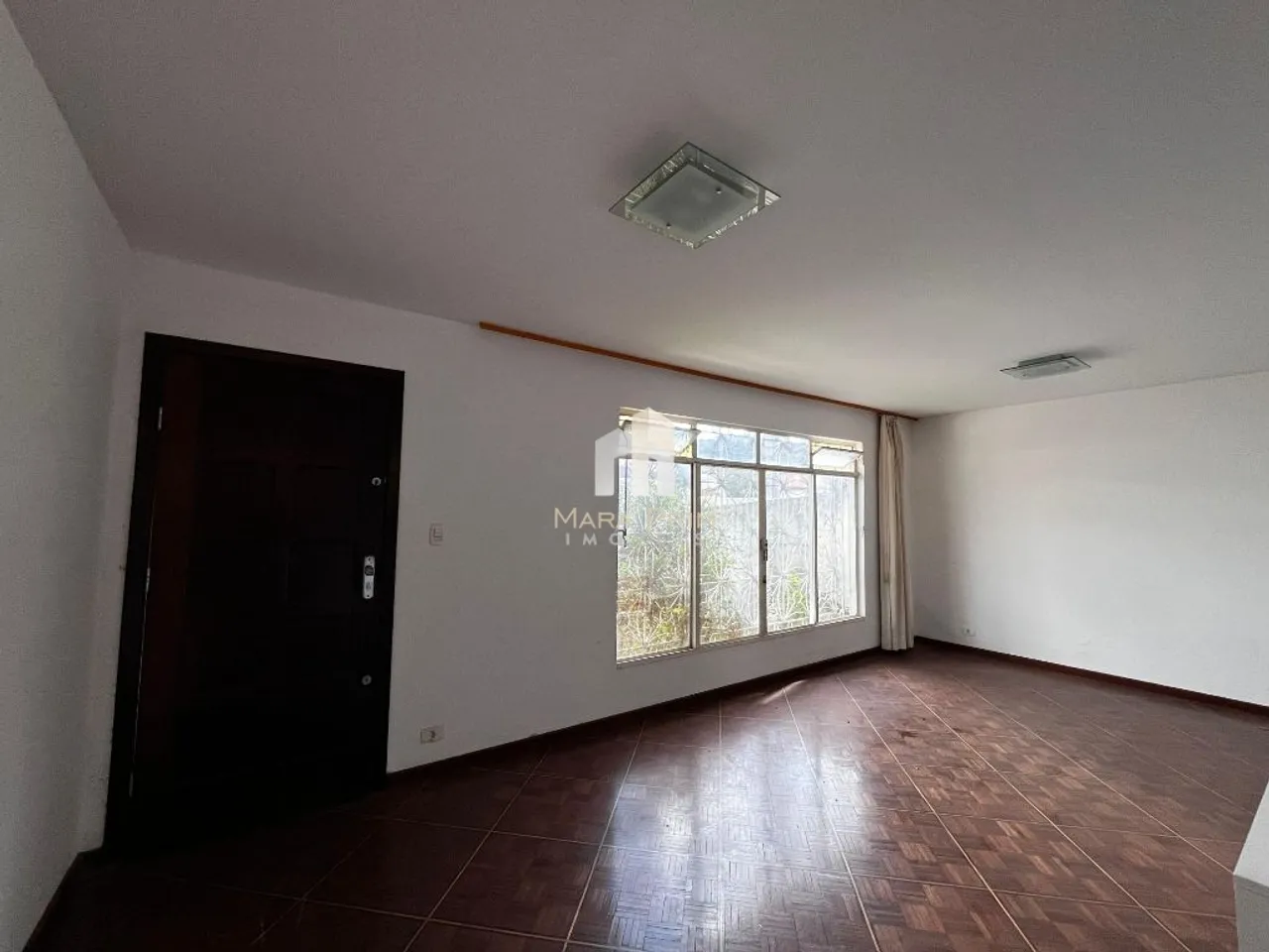 House with 3 bedrooms and fitted kitchen — photo 18