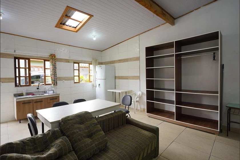 Estudio con 1 dormitorio y 1 baño con cocina compacta