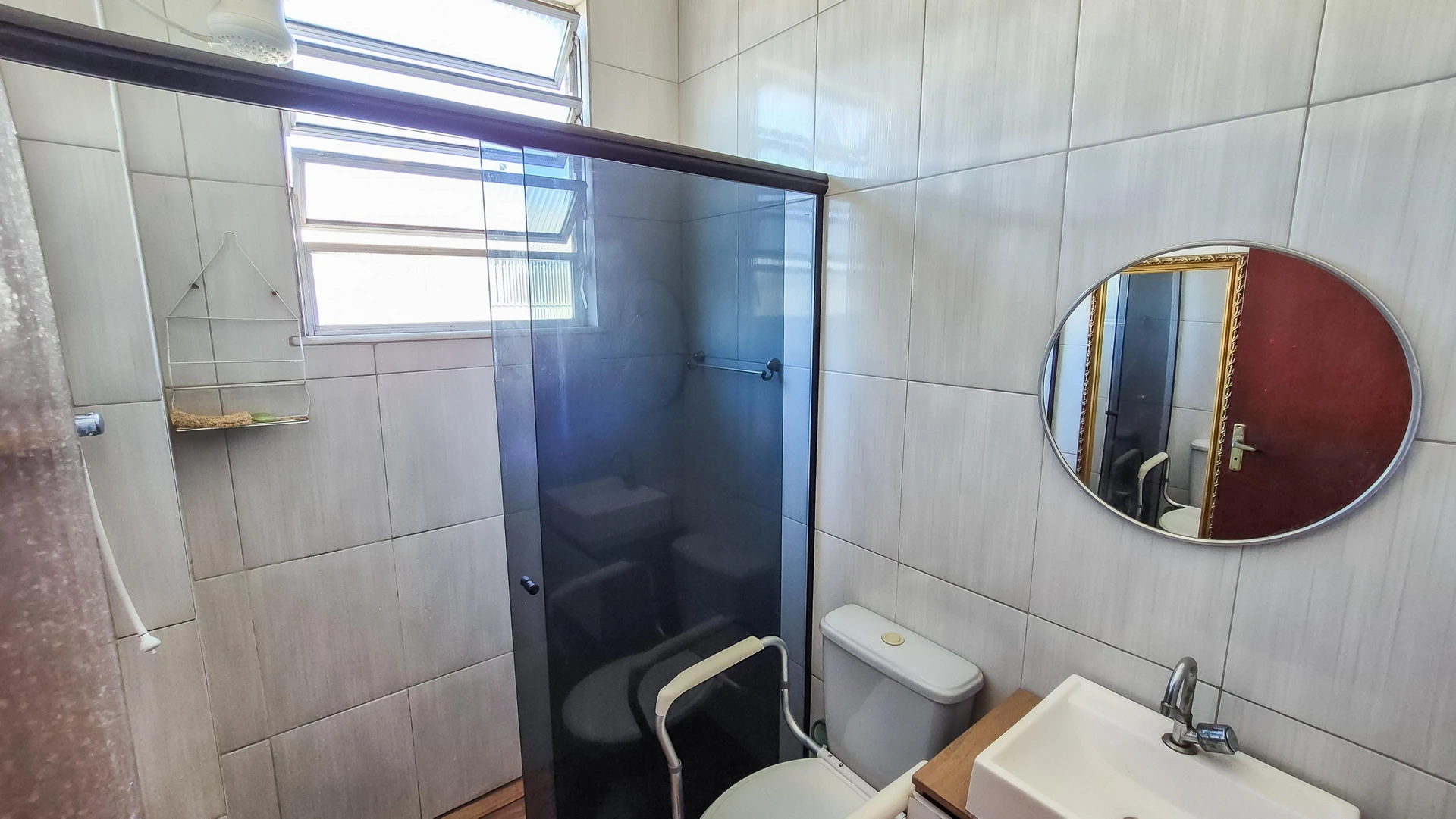 Furnished 2-bedroom apartment with 1 bathroom — photo 33