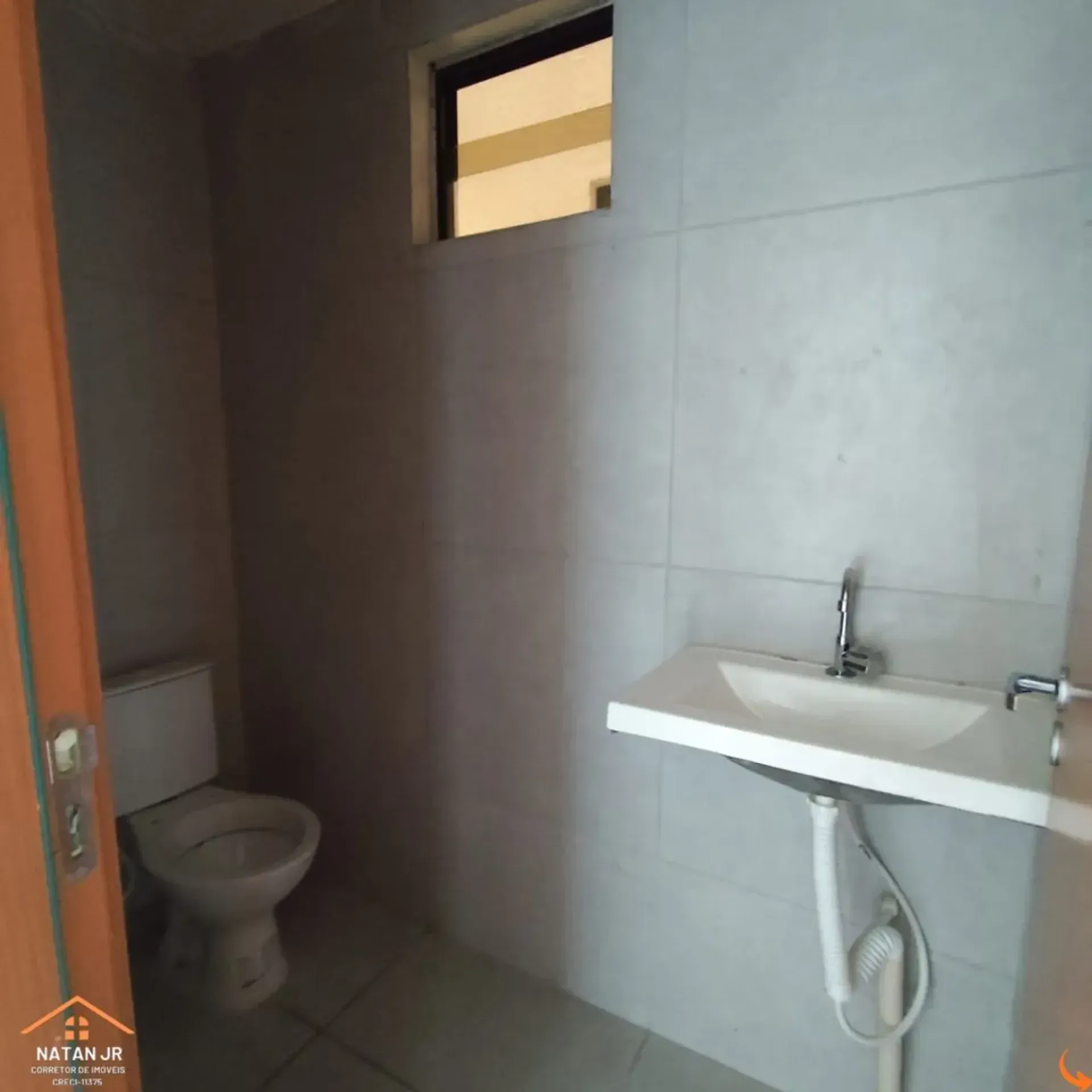 2-bedroom apartment in a building with a gym — photo 4