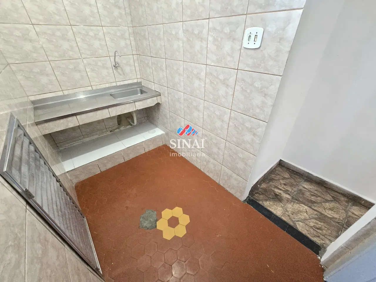 1-bedroom apartment with balcony and fitted kitchen cabinets — photo 15