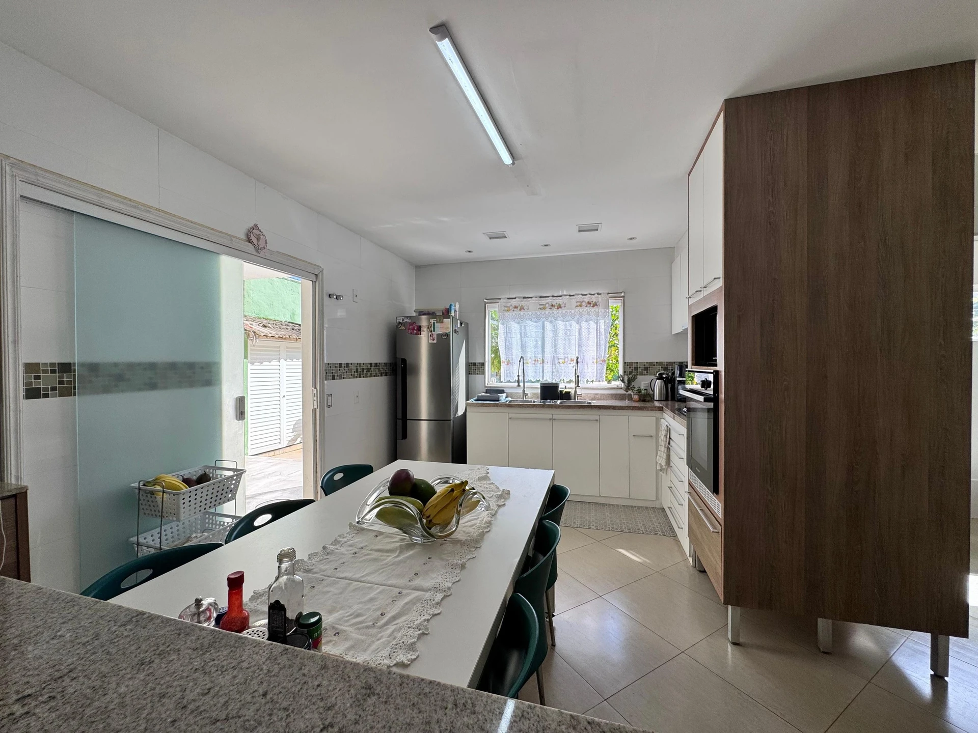 Furnished house with 4 en-suites and 6 bathrooms — photo 79