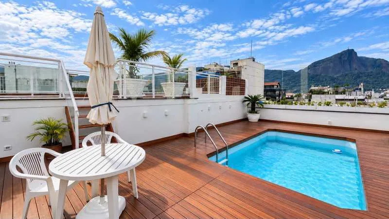 Balcony with a grill in a 3-bedroom apartment, 310 m² — photo 15