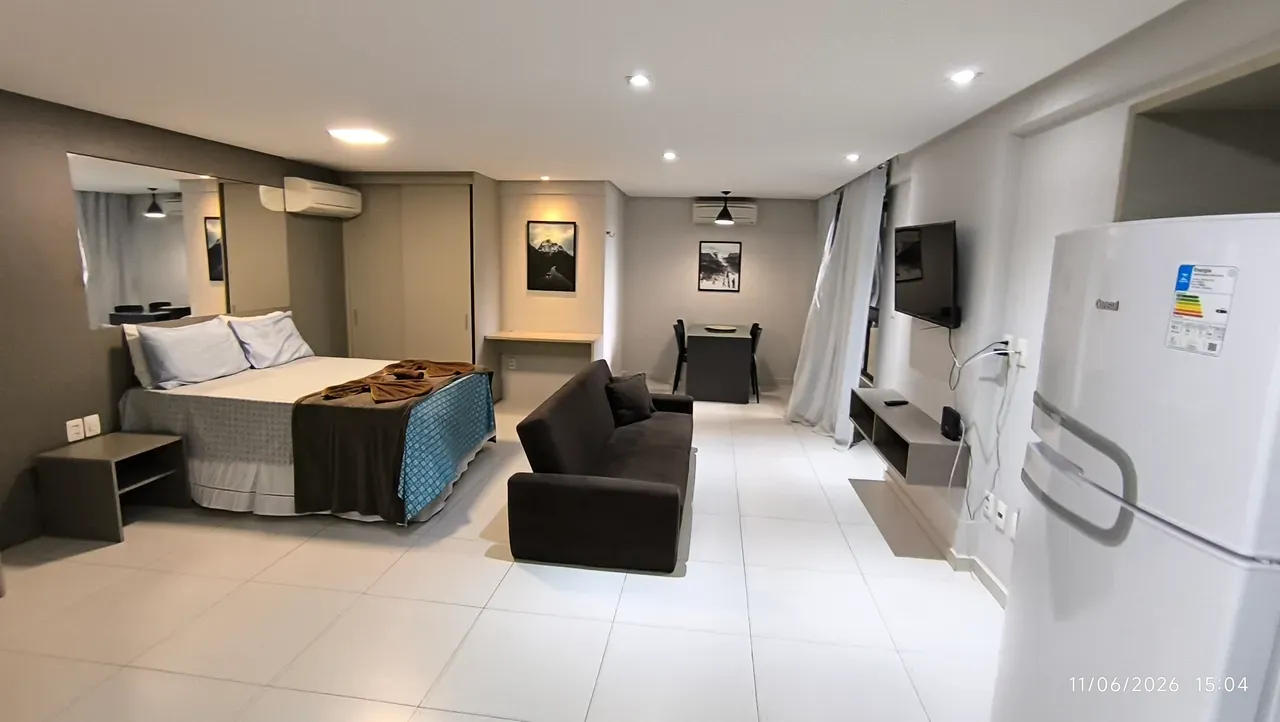 Furnished 1-bedroom apartment with open-plan kitchen