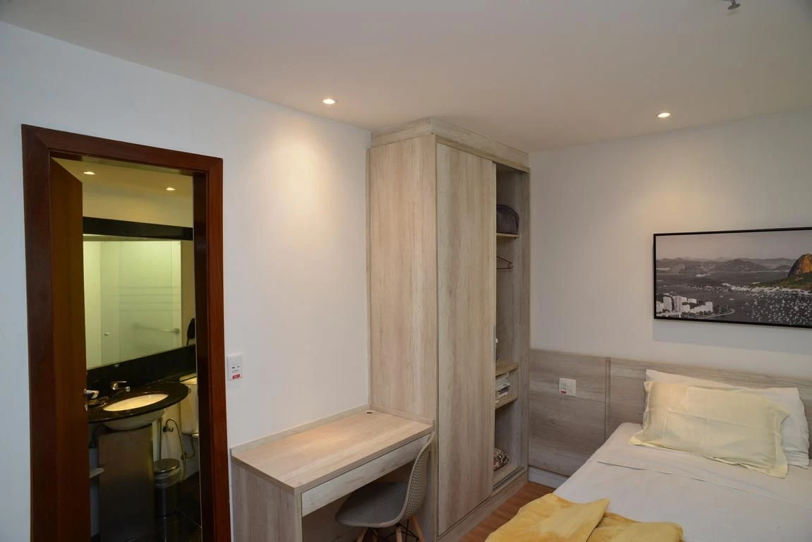 Furnished 1-bedroom apartment with enclosed balcony — photo 4