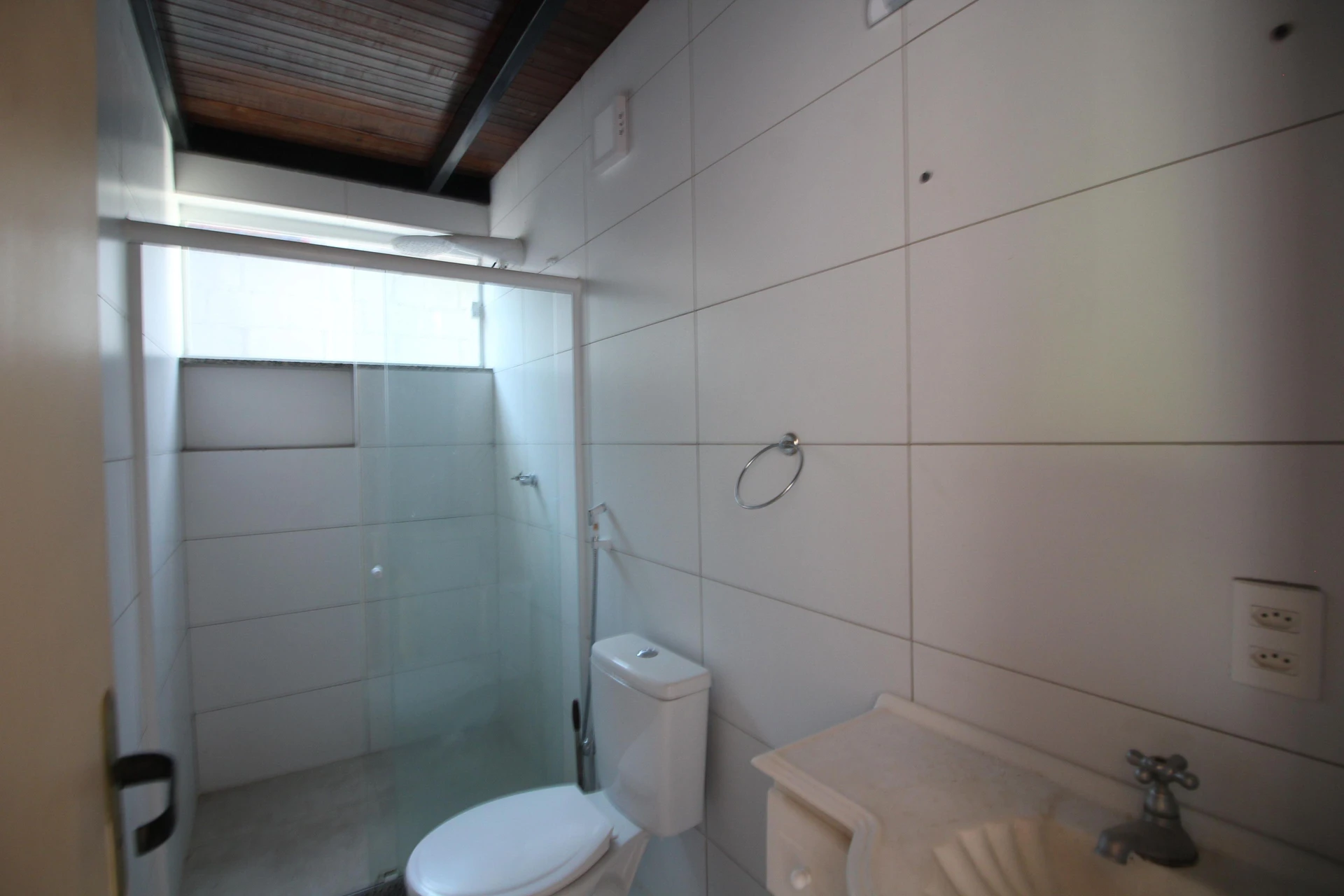 House with 4 bedrooms, 2 bathrooms and private garden — photo 41