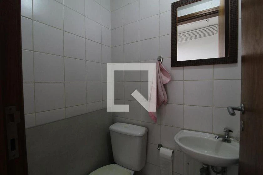 Furnished 4-bedroom apartment with 245 m² and glass balcony — photo 50