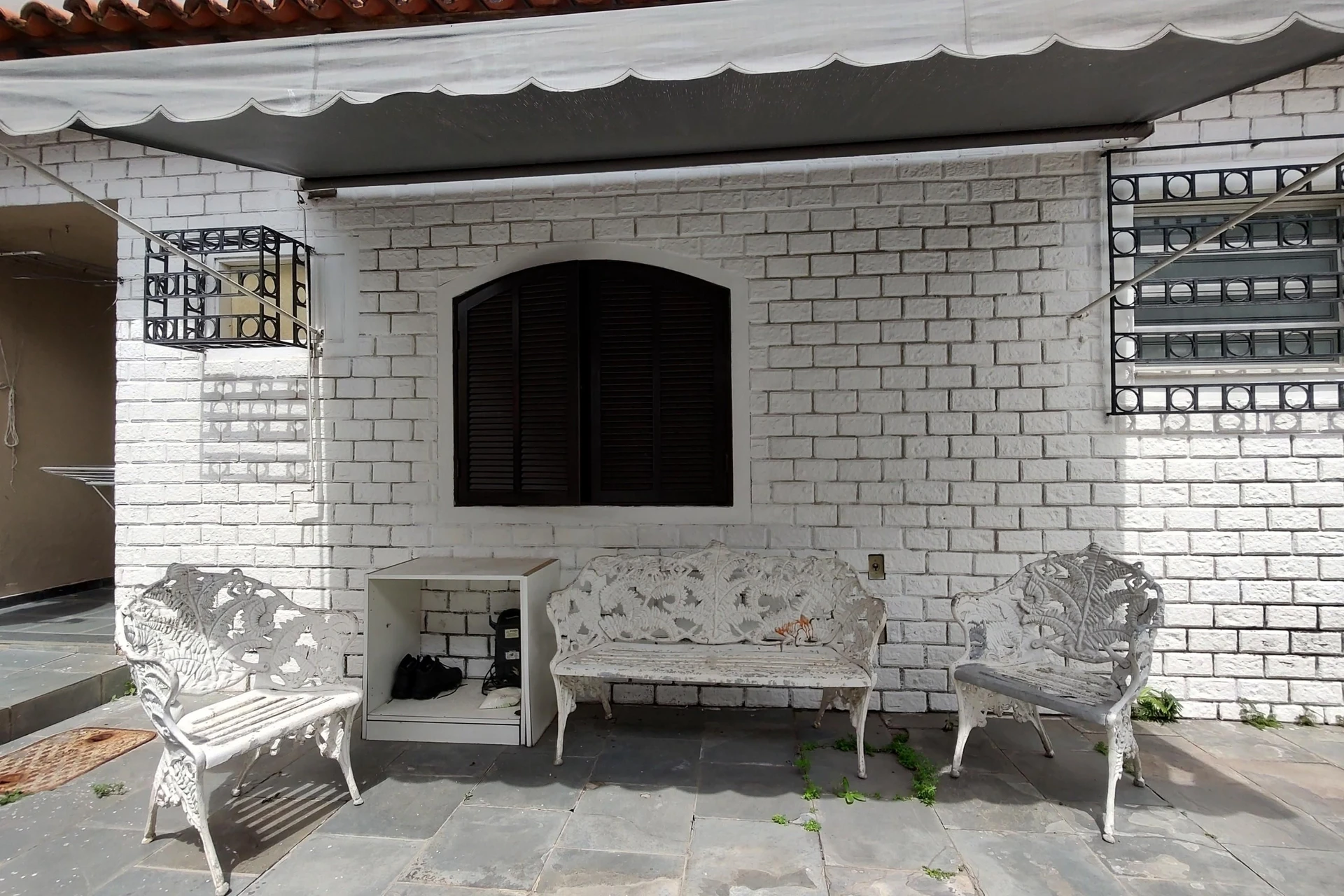 House with 3 bedrooms and a private backyard — photo 30
