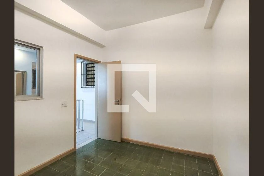 Rental house with 5 bedrooms and a balcony — photo 44