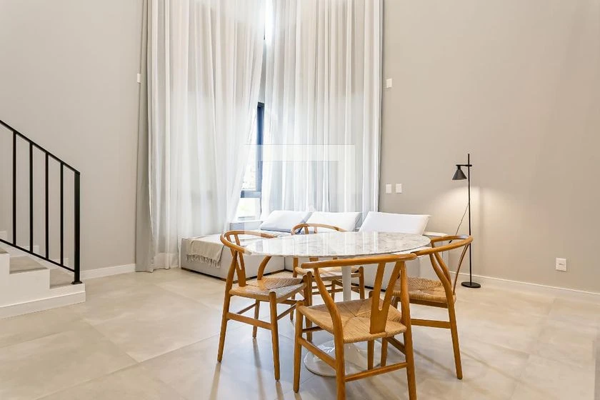 Furnished 1-bedroom apartment with open-plan kitchen