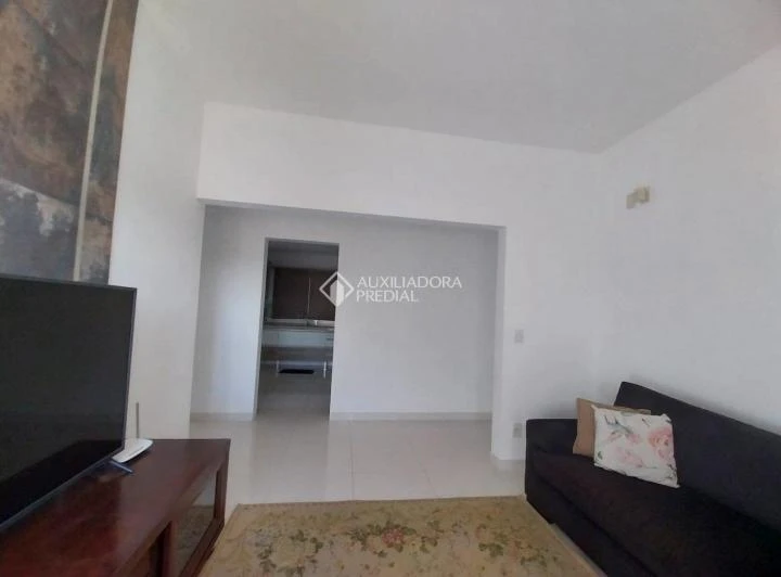 Casa com 4 quartos, 3 banheiros e 4 vagas de garagem — photo 7