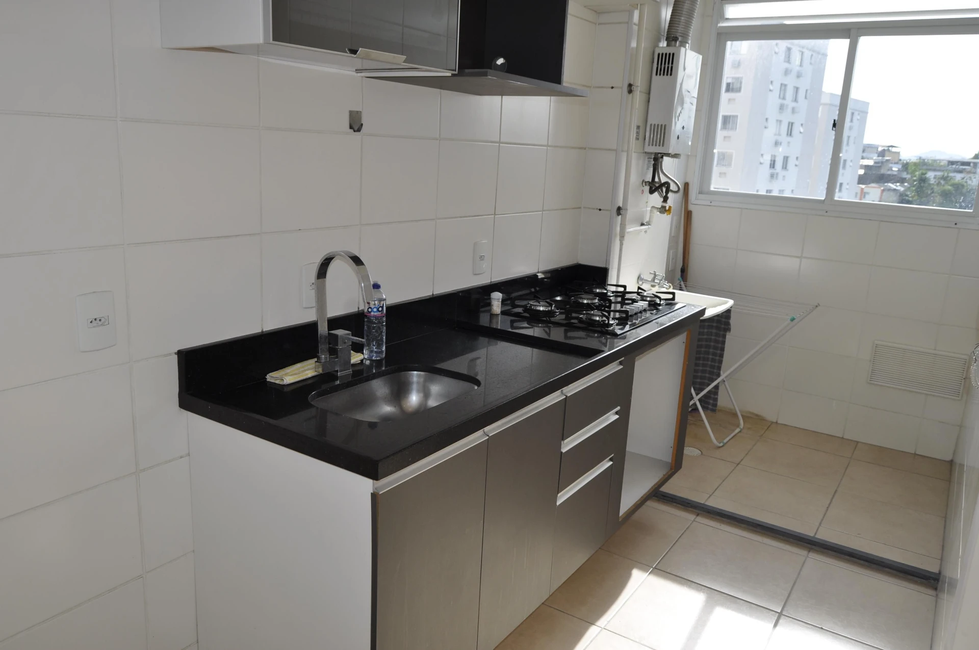 2-bedroom apartment in a building with a gym — photo 5
