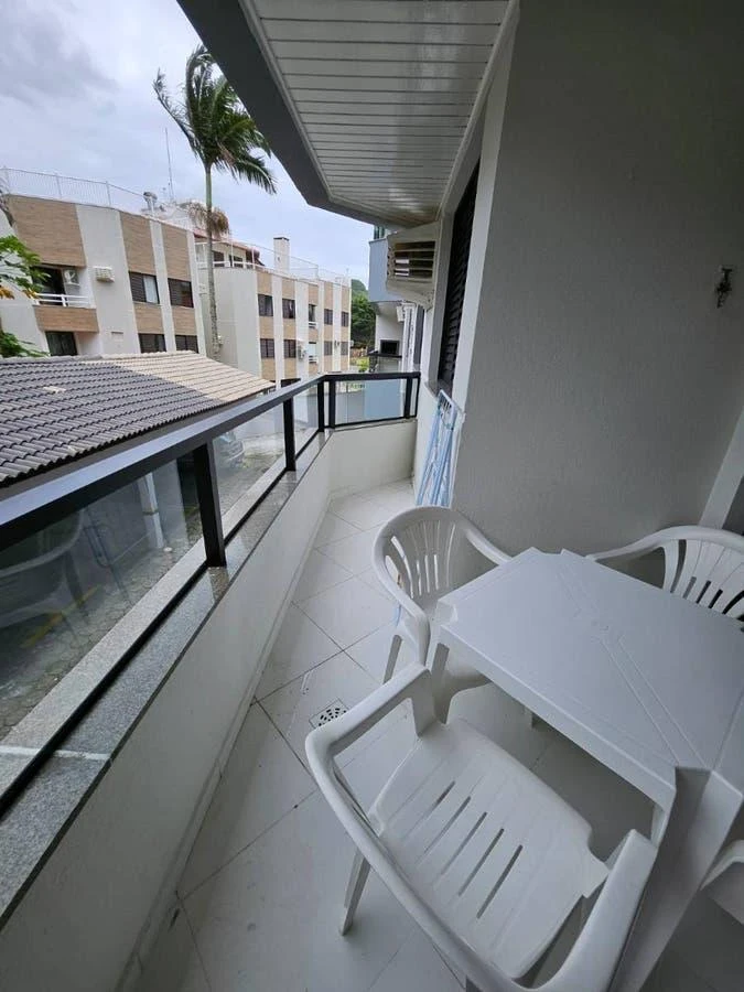 Furnished apartment, 84 m², with a glass-enclosed balcony — photo 33