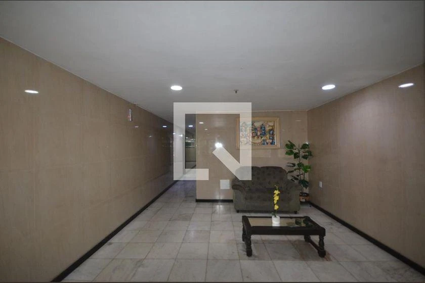 Apartamento com 2 quartos e box de vidro no banheiro — photo 35