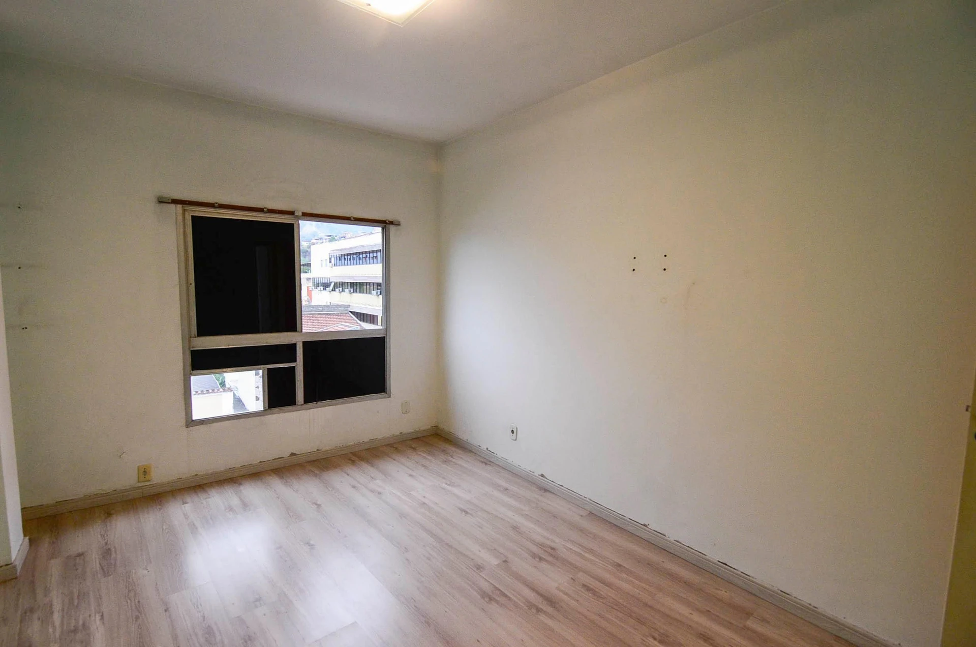 Unfurnished apartment with 2 bedrooms and a balcony — photo 33
