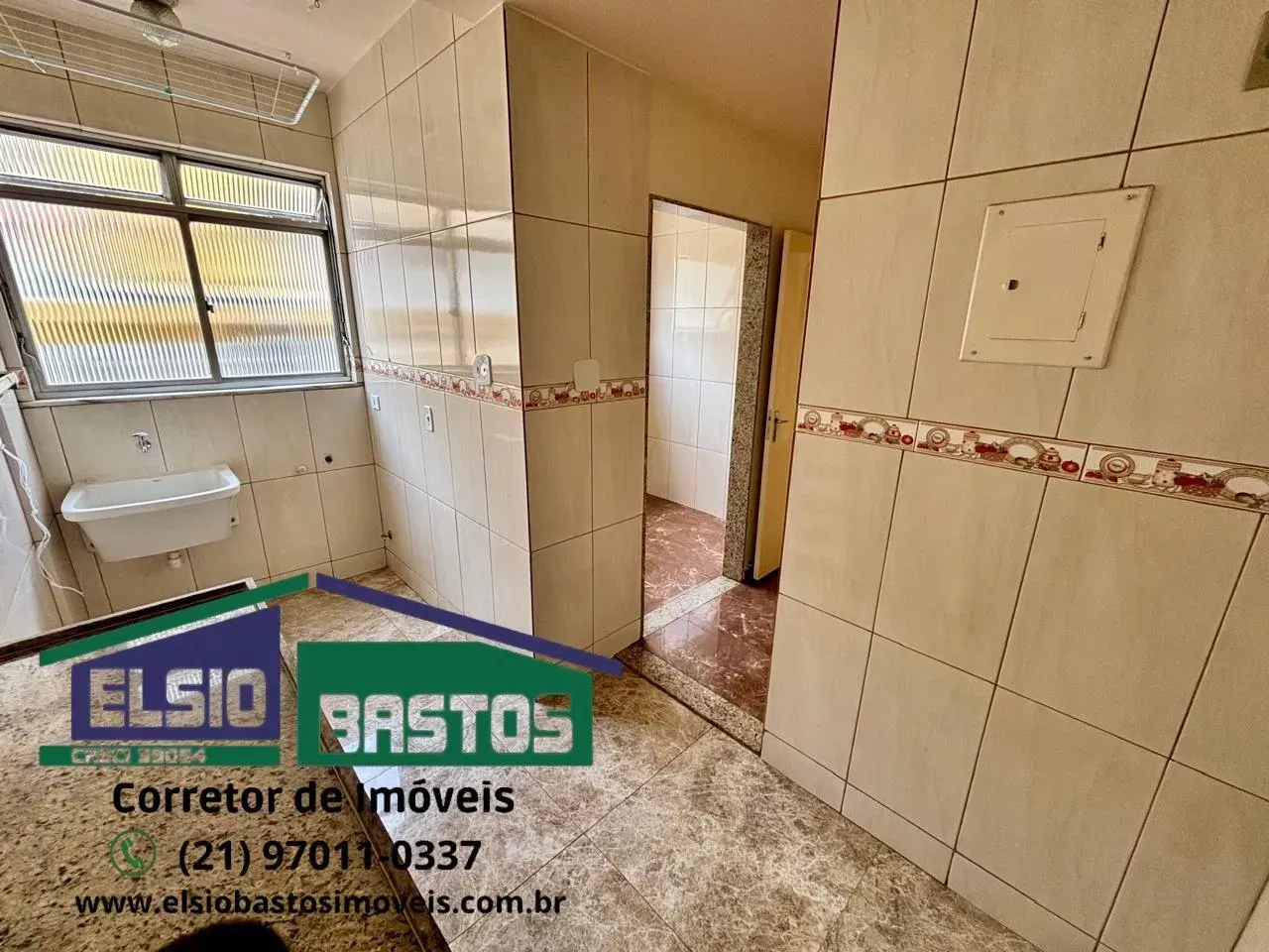 2-bedroom 2-bath apartment with a separate closed kitchen — photo 8