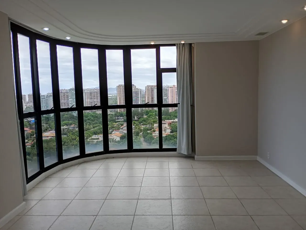 3-bedroom apartment with floor-to-ceiling windows — photo 40