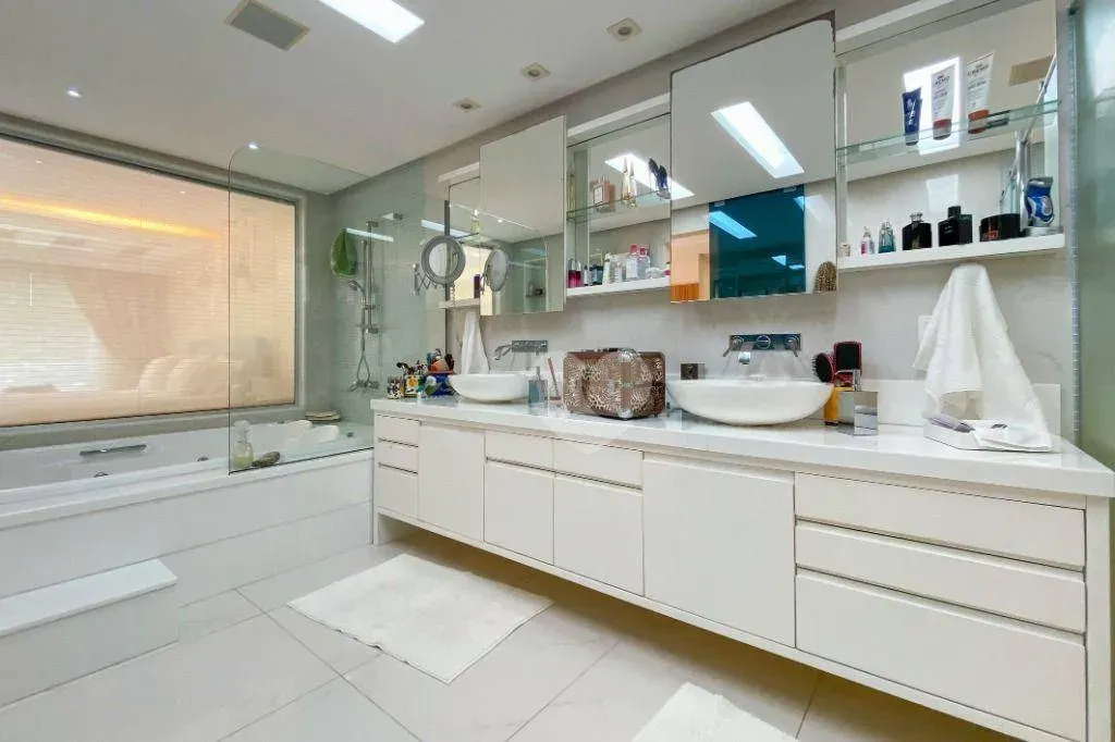 Furnished house with 7 en-suite bedrooms and 10 baths — photo 33