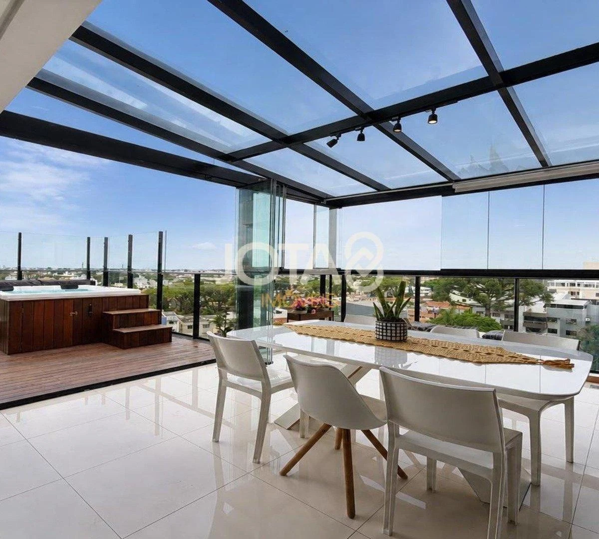 Floor-to-ceiling windows in a 3-bedroom apartment, 150 m² — photo 15