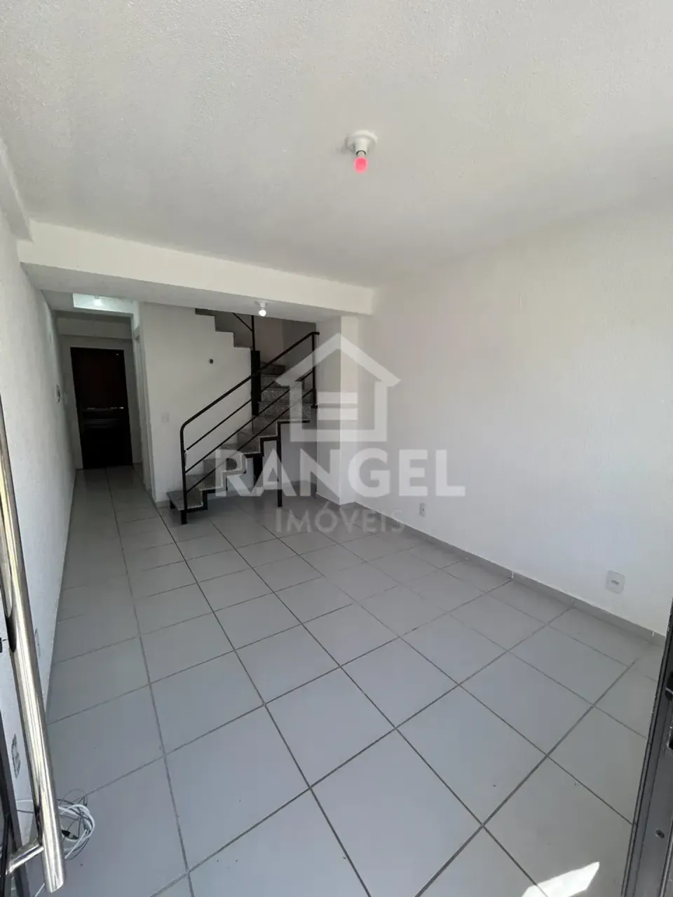 House with 2 bedrooms and 2 bathrooms, includes parking — photo 5