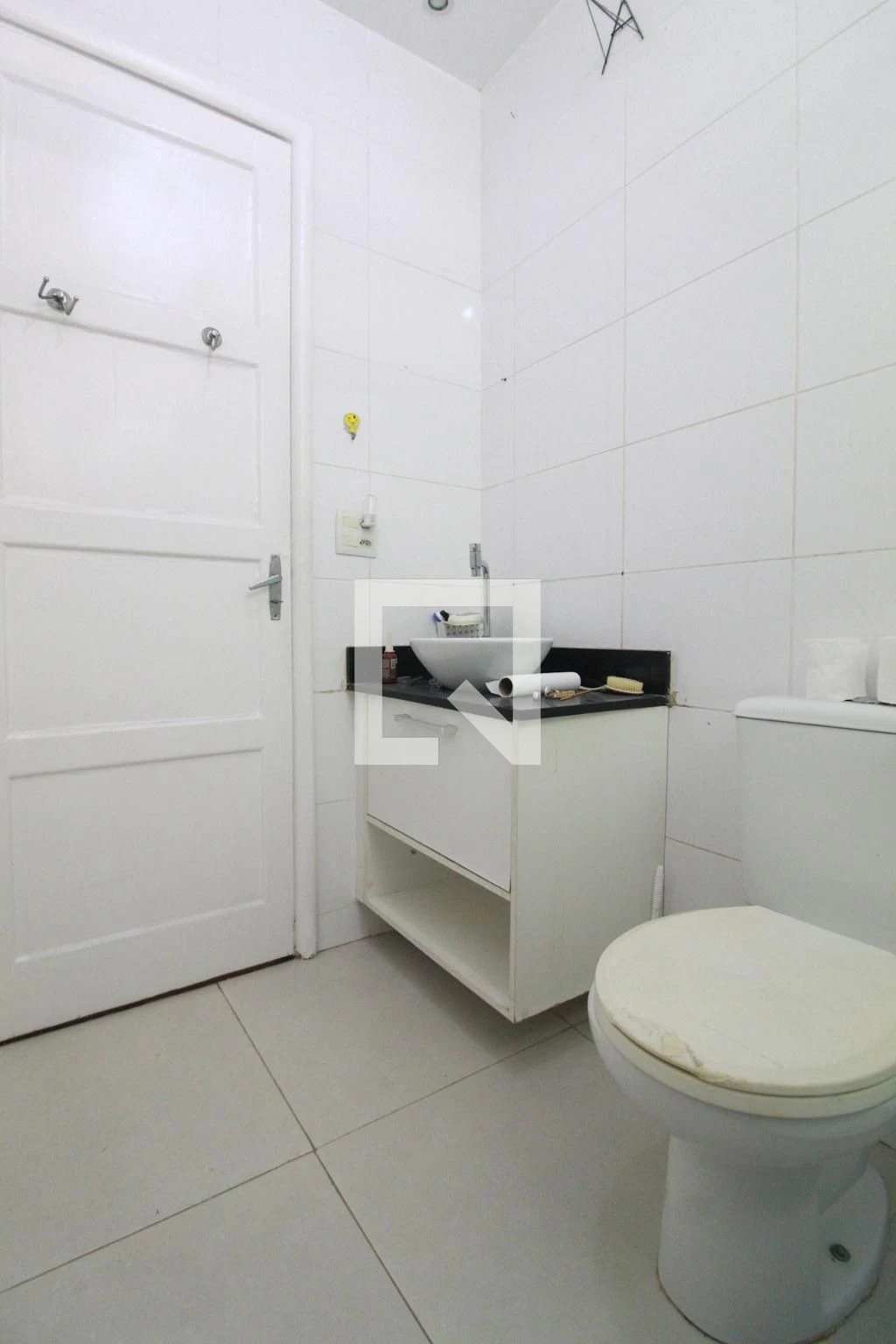 One-bedroom apartment with a washing machine — photo 8