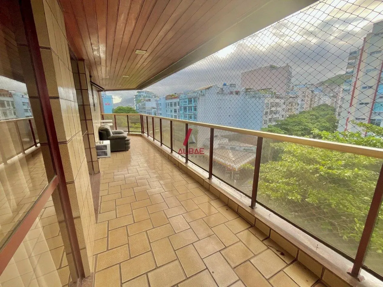 3-bedroom apartment with a balcony and 4 bathrooms — photo 5