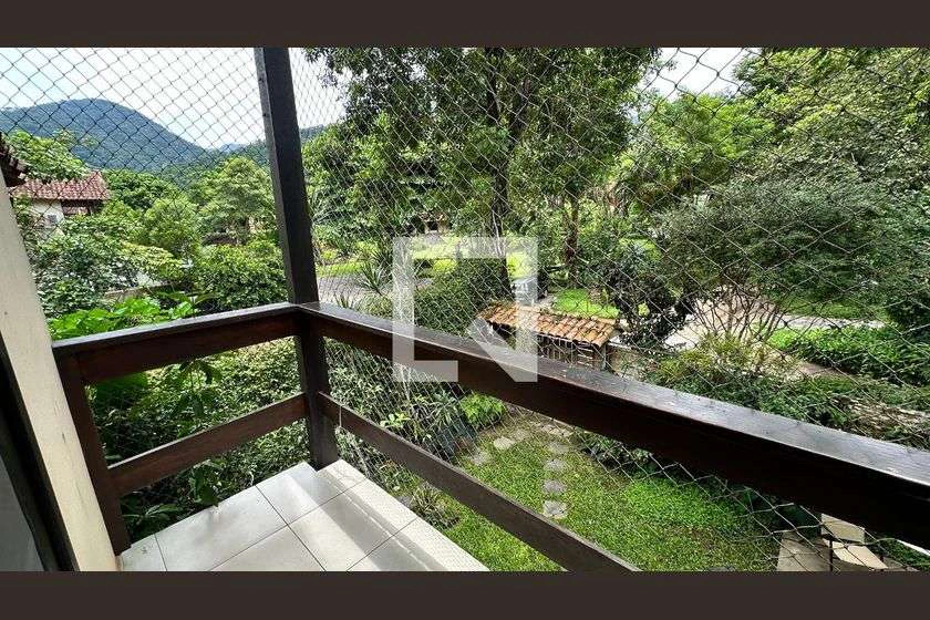 Casa com 5 quartos e cozinha aberta de 300 m² — photo 10
