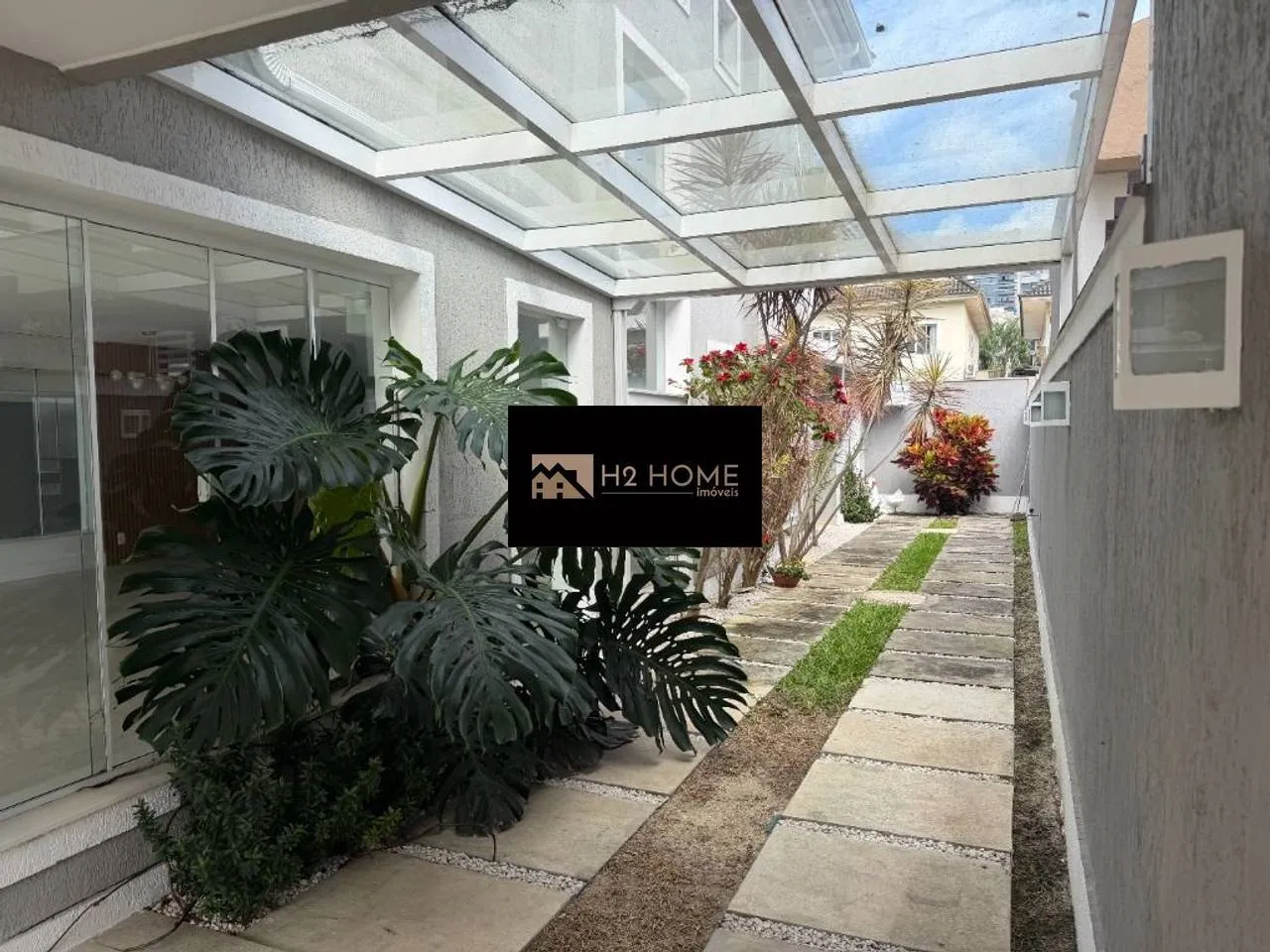 290 m² house with 4 bedrooms and 4 parking spots — photo 31