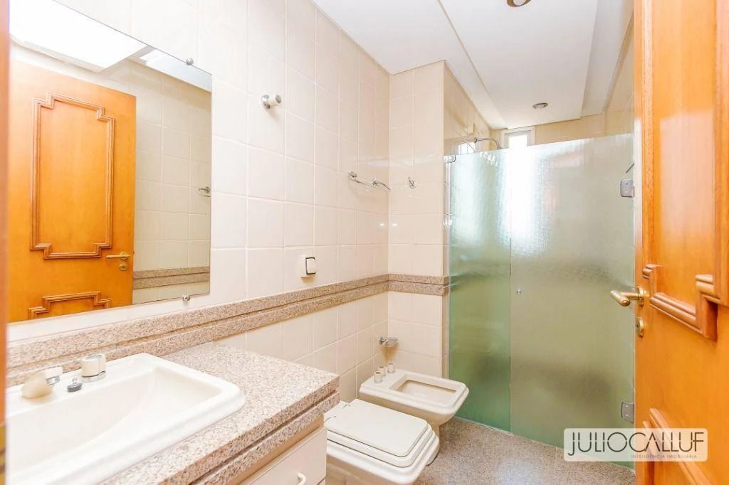 Застеклённый балкон и 3 спальни: квартира 151 м² — photo 26