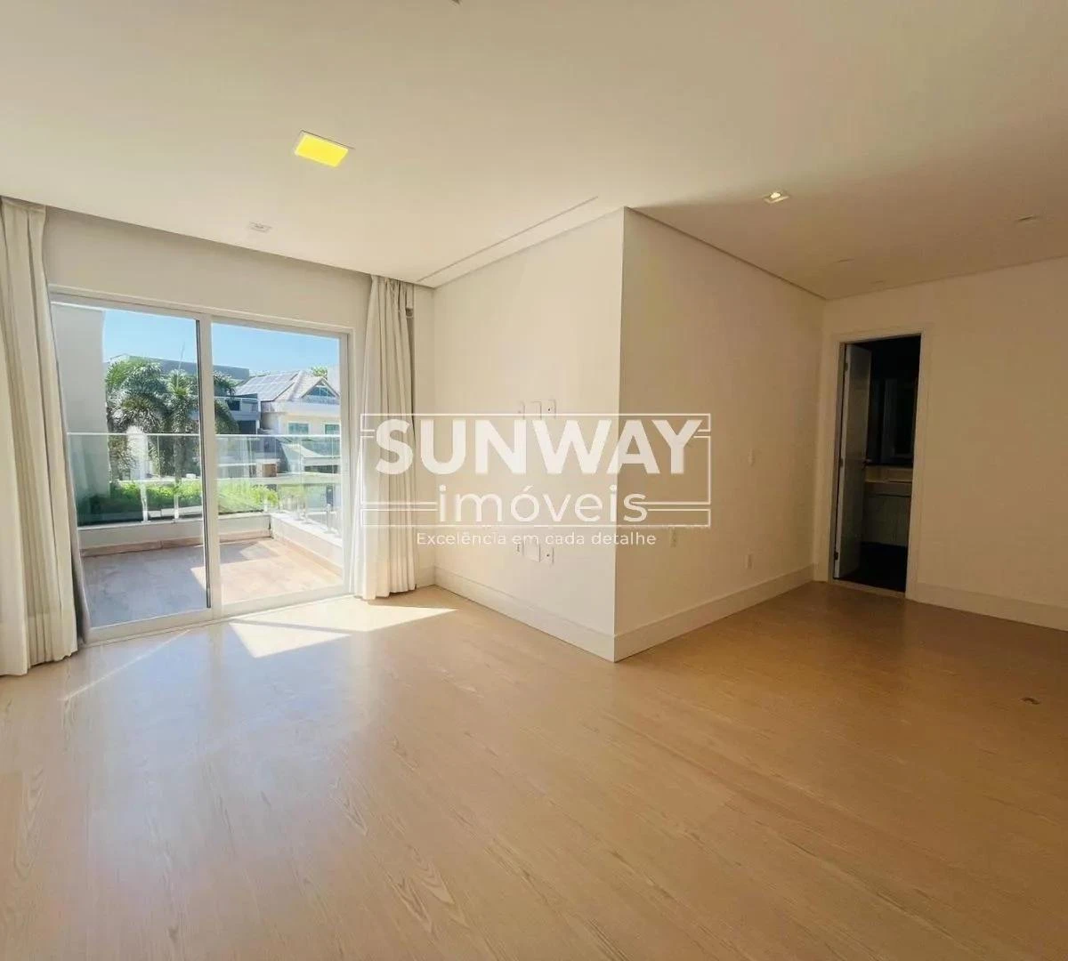 House, 350 m², with a grill on the balcony — photo 14