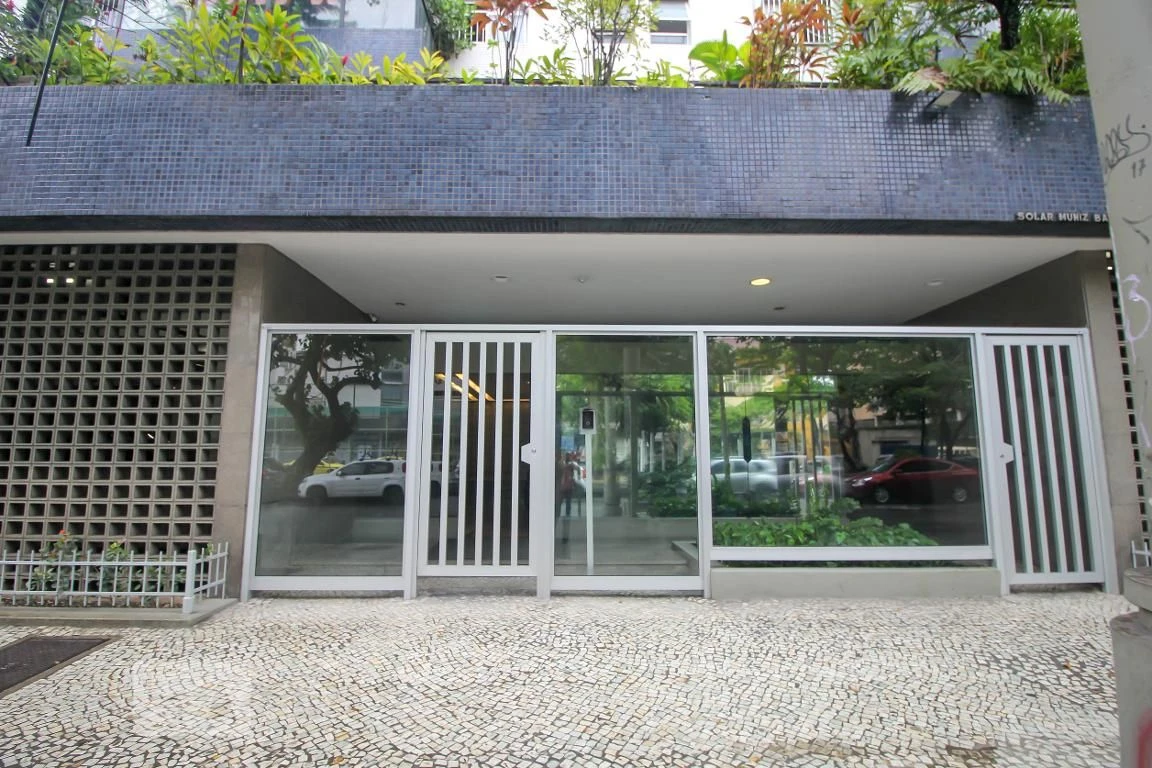 3-bedroom apartment with a glass-enclosed balcony — photo 89