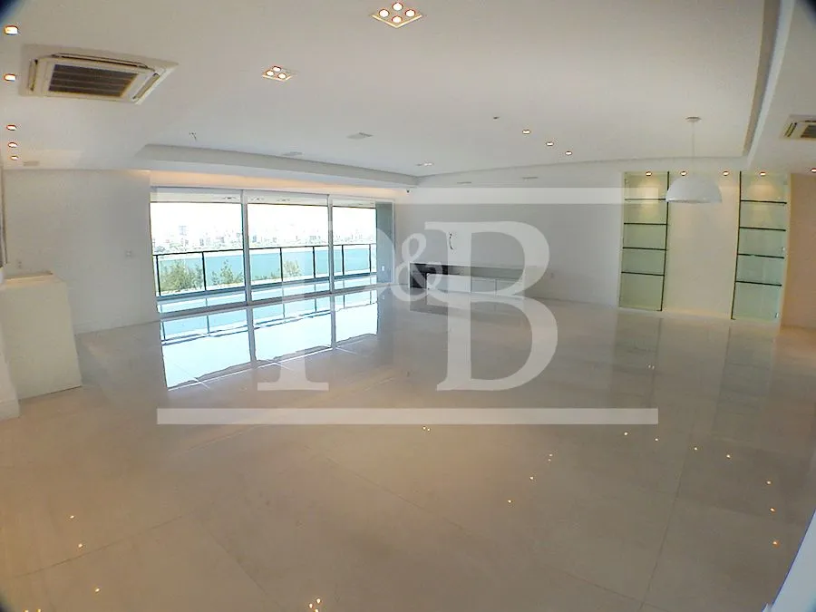 4-bedroom apartment with glassed-in balcony — photo 6
