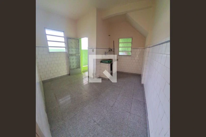 Unfurnished house with 2 bedrooms, 1 bathroom and parking — photo 2