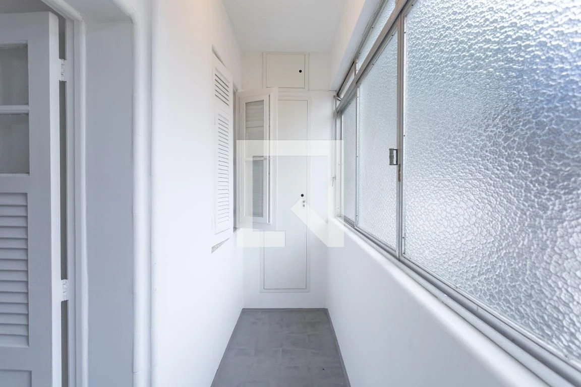 3-bedroom house with wood or laminate floors — photo 35