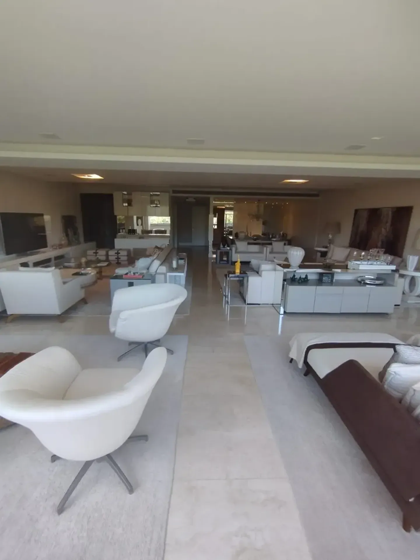 Apartamento sem mobília com 4 quartos e 5 banheiros — photo 7